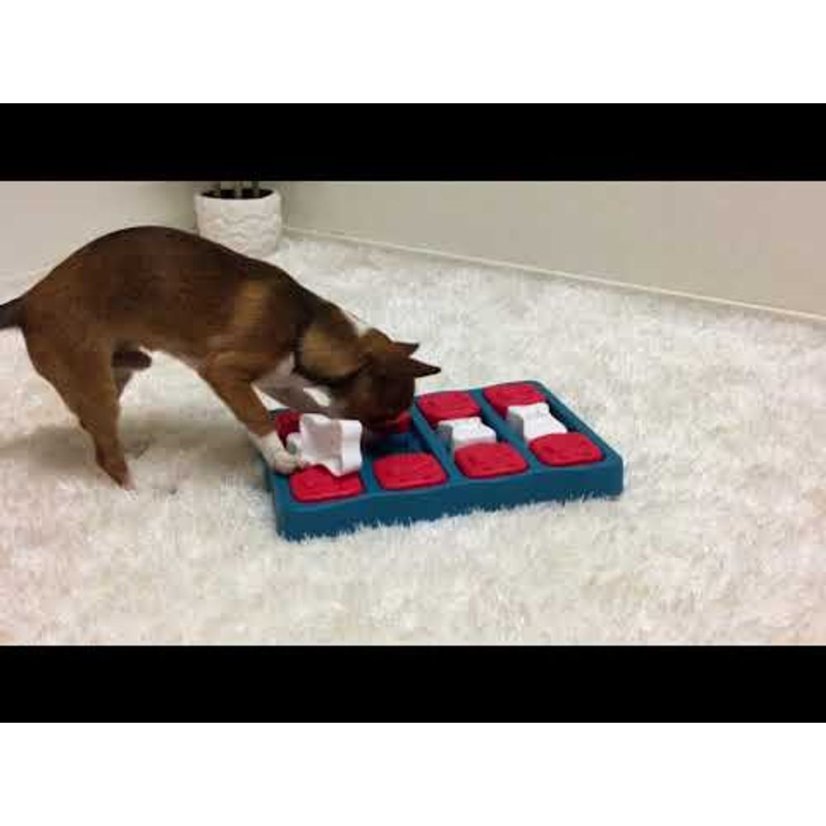 Nina Ottosson Dog Brick Level 2 - logická hra, psí puzzle, úroveň 2