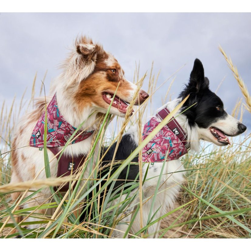 Hurtta Zhero Safety Bandana Eco Ruby - reflexní šátek pro psy - S - Velikost: M