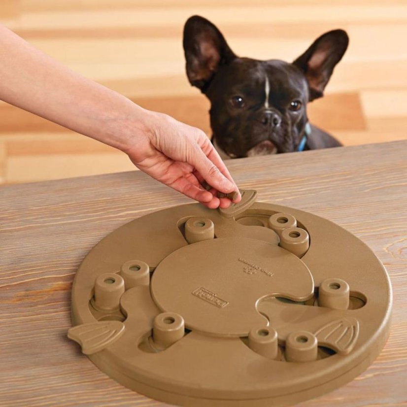 Nina Ottosson Dog Worker Level 3 - vzdělávací hra pro psy, úroveň 3 - Barva: Hnědá