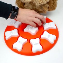 Nina Ottosson Dog Smart Level 1 - snadná interaktivní hra pro psy, úroveň 1